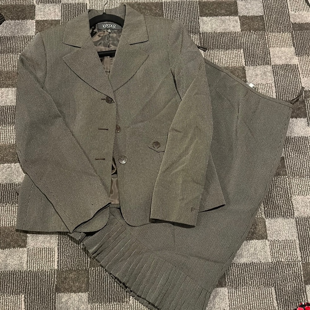 KASPER women’s skirt suit size 10